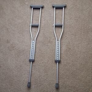 Set of guardian Push-Button Adjustable Aluminum Crutches – Youth 4’ 6” - 5’2